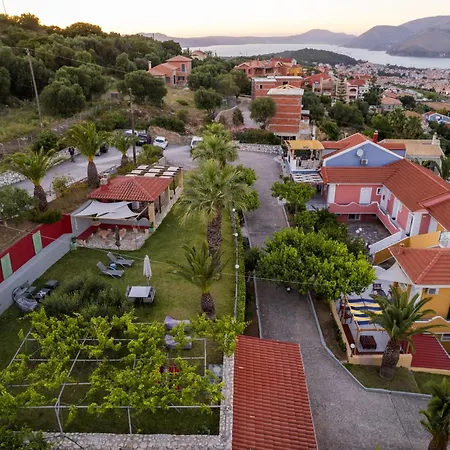 Rania - Rania & Lägenhetshotell 3*