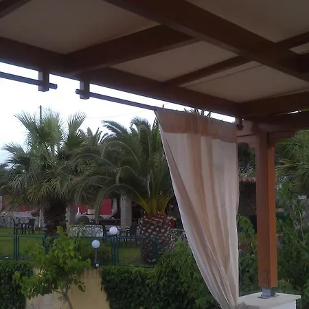 Rania - Rania & Lassi (Kefalonia)
